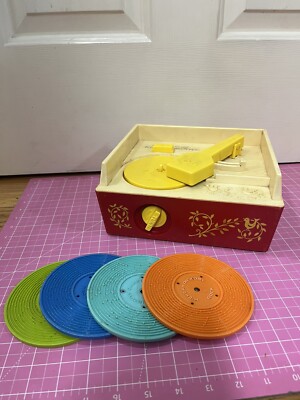 1971 VINTAGE FISHER PRICE MUSIC BOX TOY RECORD PLAYER #995 W/4 DISCS, WORKS-image