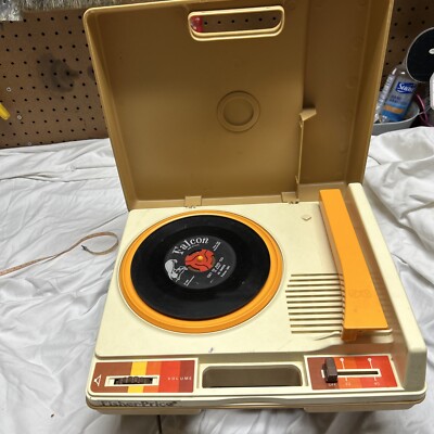1970s Fisher Price Record Player  For Children Model No. 825 Tested Working-image