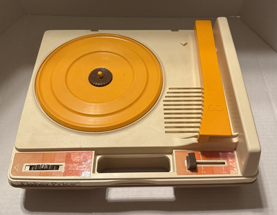 Vintage 1982 Fisher-Price Record Player #825 Portable Phonograph 33 45 rpm WORKS-image