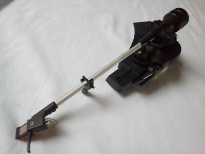 Sanyo tonearm with Audio Technica cartridge, leads lift mechanism & tonearm rest-image