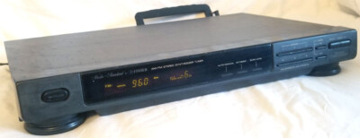 Vintage FISHER FM-9025 AM/FM Integrated Stereo Tuner-image