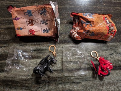 Yugioh Yu-Gi-Oh Keychain Hanger 2022 Slifer the Sky Dragon and Red Eyes Black-image