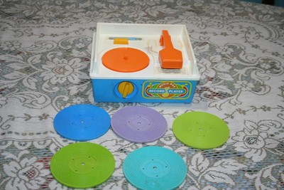 VINTAGE 1987 FISHER PRICE TOY PLAY MUSIC RECORD PLAYER & 5 RECORDS WIND UP-image