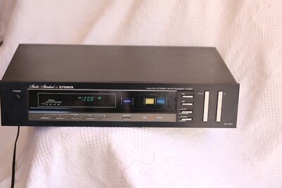 Vintage Fisher FM-660 Studio Standard AM/FM Stereo Tuner -image