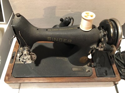 Vtg Singer Sewing Machine AF Model Crinkle Godzilla Finish Bentwood Case Works-image