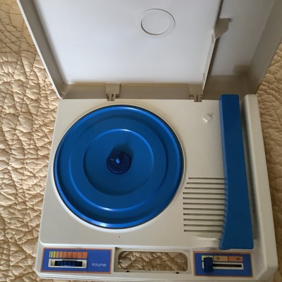 Vintage 1978 Fisher Price Record Player Model 825 Kid Phonograph Turntable Works-image