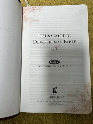 NKJV Jesus Calling Devotional Bible Burgundy Leathersoft Sarah Young VG-image