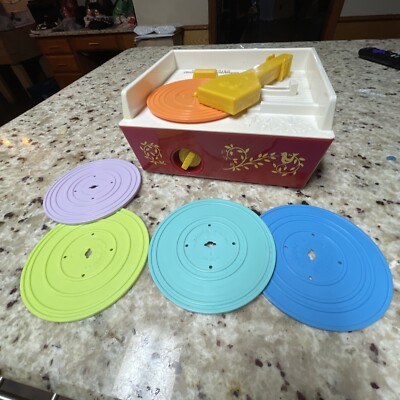 FISHER PRICE Music Box Record Player w/5 records -2014  Works Great-image