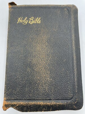Holy Bible Self Pronouncing With the Words of Christ Printed in Red vintage -image