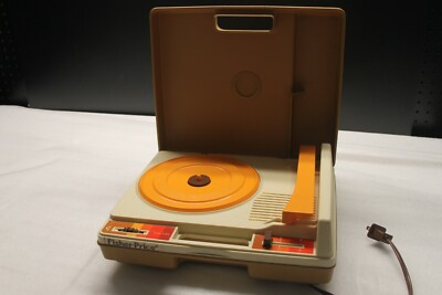 VINTAGE 1983 FISHER PRICE MODEL 825 CHILD'S RECORD PLAYER 45 & 33 RPM SPEEDS-image