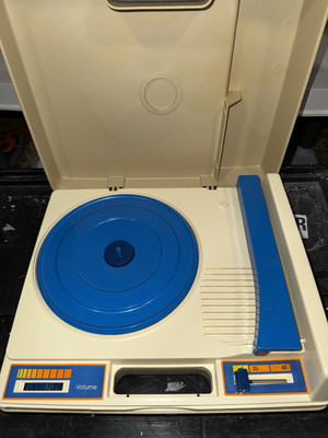 Fisher Price Phonograph 1984 Record Player Vintage  -image