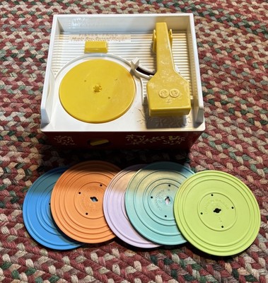 2014 Fisher Price Music Box Record Player w/ all 5 Records - Works!-image