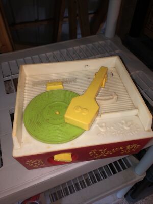 Vintage 1971 FISHER PRICE Music Box Record Player 4 Records-image