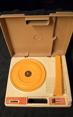 Vintage  1978 Fisher Price Record Player Model No. 825-image