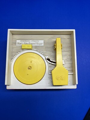 Vintage 1971 Fisher Price Music Box Record Player #995 No Records Player Only-image