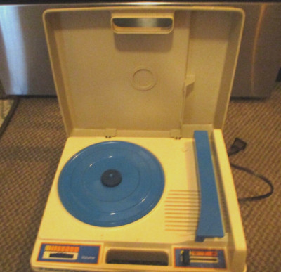 1978 FISHER PRICE Phonograph Portable Record Player 33 & 45 RPM #825-image