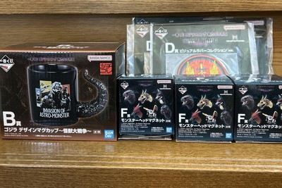 Godzilla Ichibankuji 9 pcs Bundle Mug Cups Magnets Collectibles Used-image