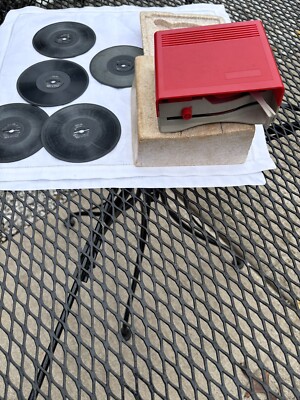 VINTAGE CARNIVAL RECORD PLAYER MODEL NO 111 AND 5 RECORDS TESTED WORKS-image