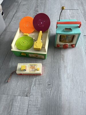 3 Vintage Fisher Toys Peek A Boo Screen Camera Turntable And Discs-image