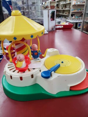 Fisher Price Merry Go Round Record Player 1980 With 3 Little People-image