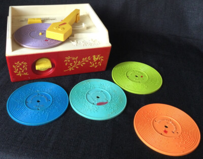 VINTAGE 1971 FISHER PRICE MUSIC BOX RECORD PLAYER W/5 RECORDS. 995 WORKS!!-image