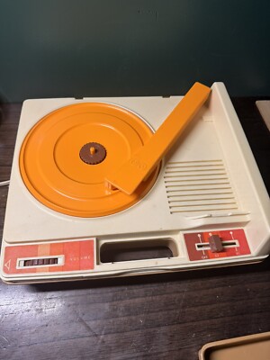 Vintage 1978 Fisher-Price Record Player #825 Portable Phonograph 33 45 rpm WORKS-image