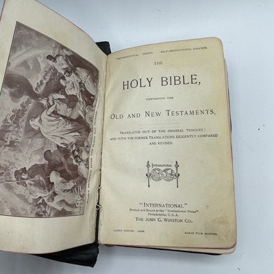 Vintage Self-Pronouncing Holy Bible John C. Winston Company International Series-image