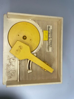 VINTAGE 1971 FISHER PRICE MUSIC BOX RECORD PLAYER WITH 4 RECORDS - SLOW Rotation-image
