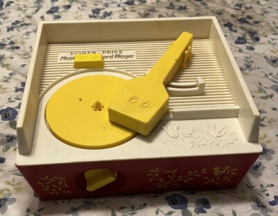 VINTAGE 1971 FISHER PRICE MUSIC BOX RECORD PLAYER WITH 4 RECORDS-image