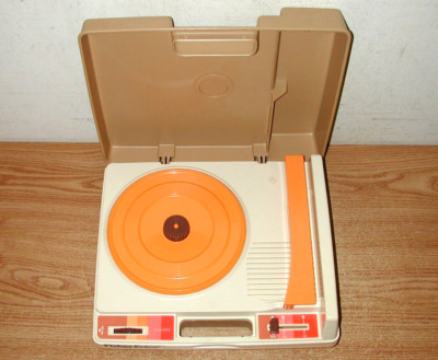 VINTAGE 1978 FISHER-PRICE PORTABLE KID'S PHONOGRAPH RECORD PLAYER NUMBER 825-image