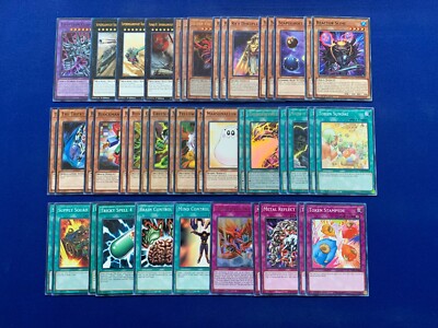 Yu-Gi-Oh! - Yugi Muto's Complete Slifer the Sky Dragon Egyptian God Deck-image
