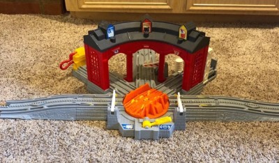 2005 - Fisher Price GeoTrax Workin Haul & Road System Roundhouse-image