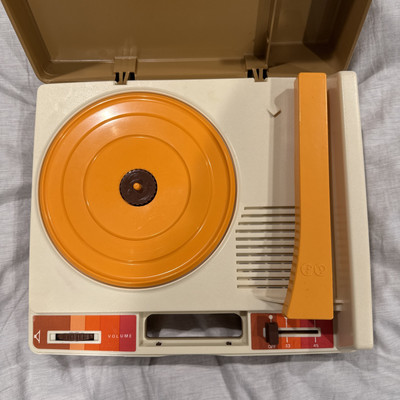 Vintage 1975 Fisher-Price Record Player Model 825 Works - Brown Orange Retro-image