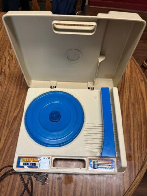 Vintage Fisher Price #825 Portable Record Player works-image