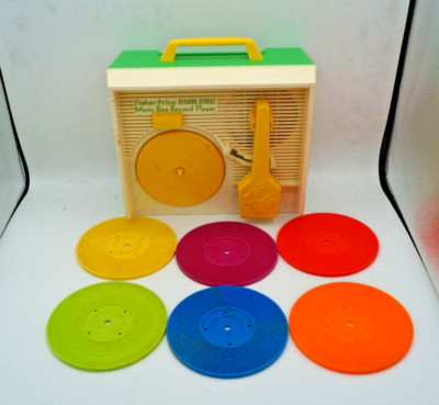 VINTAGE FISHER PRICE FP SESAME STREET MUSIC BOX RECORD PLAYER + 6 RECORDS LOT-image
