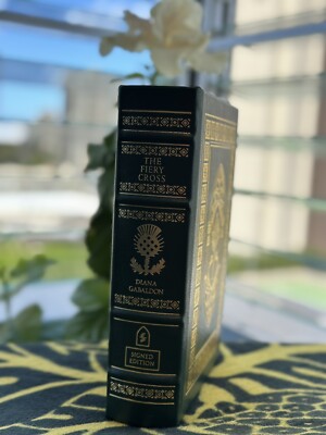 DIANA GABALDON SIGNED - THE FIERY CROSS - EASTON PRESS LEATHER NEW OUTLANDER - 5-image